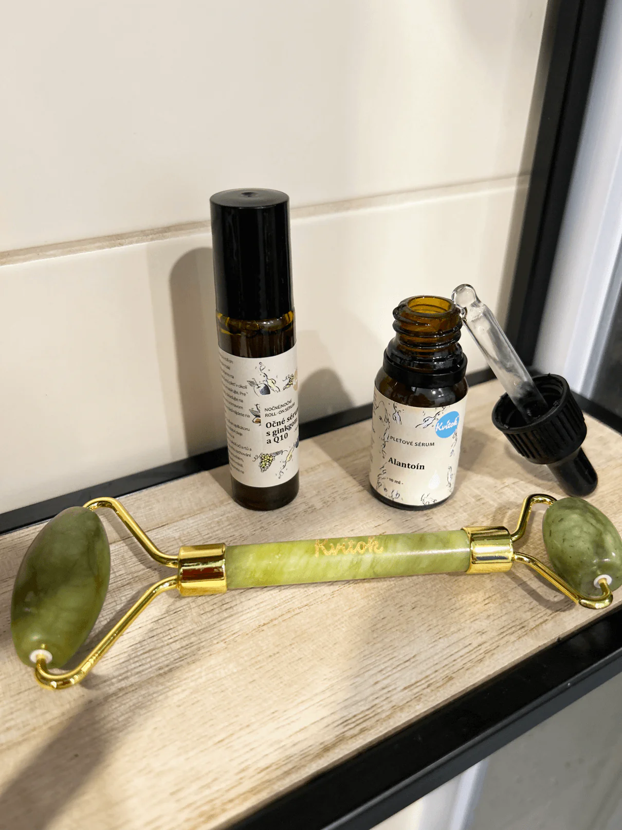 Kvitok Masážní váleček na obličej JADEIT - Image 7