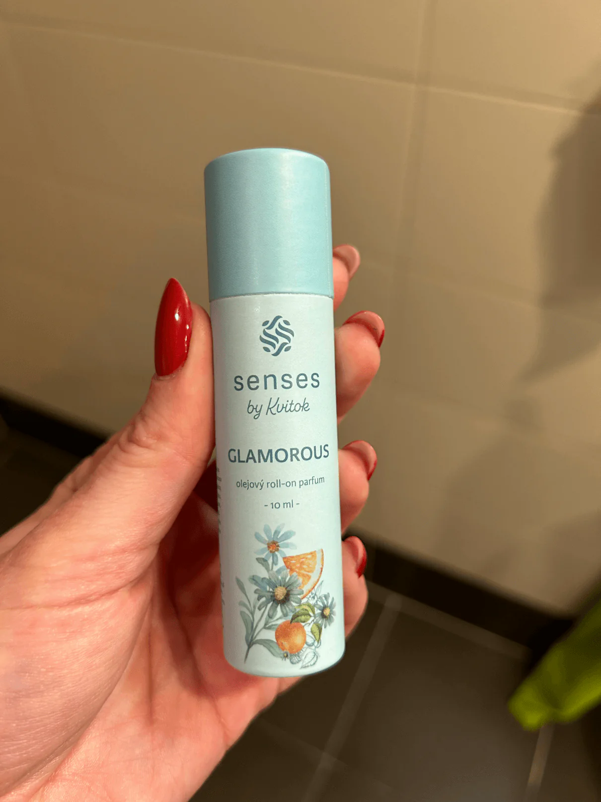 Kvitok Senses Roll-on olejový parfém Glamorous (10 ml) - Image 3